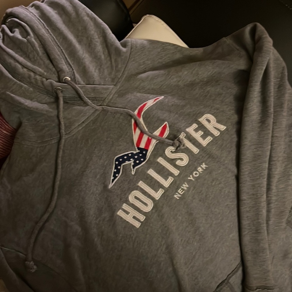 Women’s Gray Hollister hoodie size M